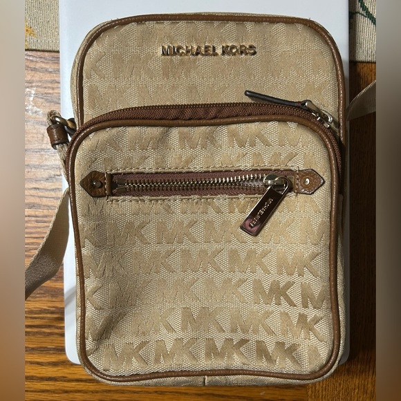 Michael Kors crossbody - Picture 3 of 8